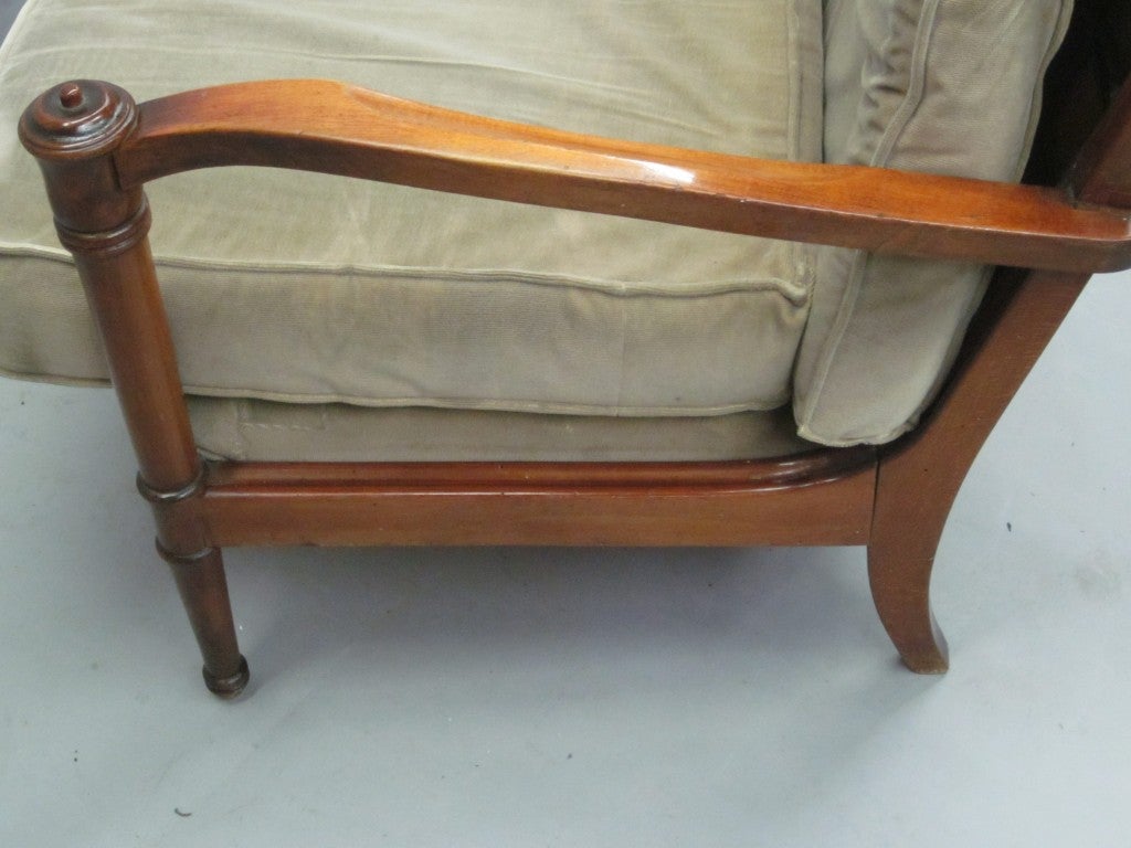 Paire de fauteuils de salon néoclassiques français de style moderne du milieu du siècle dernier, attribués à André Arbus en vente 3