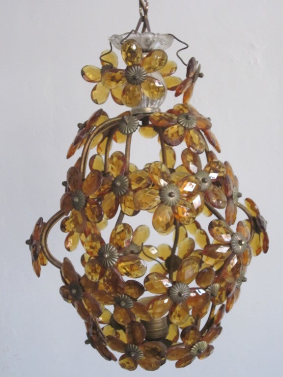 French Mid-Century Cut Amber Crystal Floral Pendant /Chandelier,  Maison Baguès In Good Condition For Sale In New York, NY