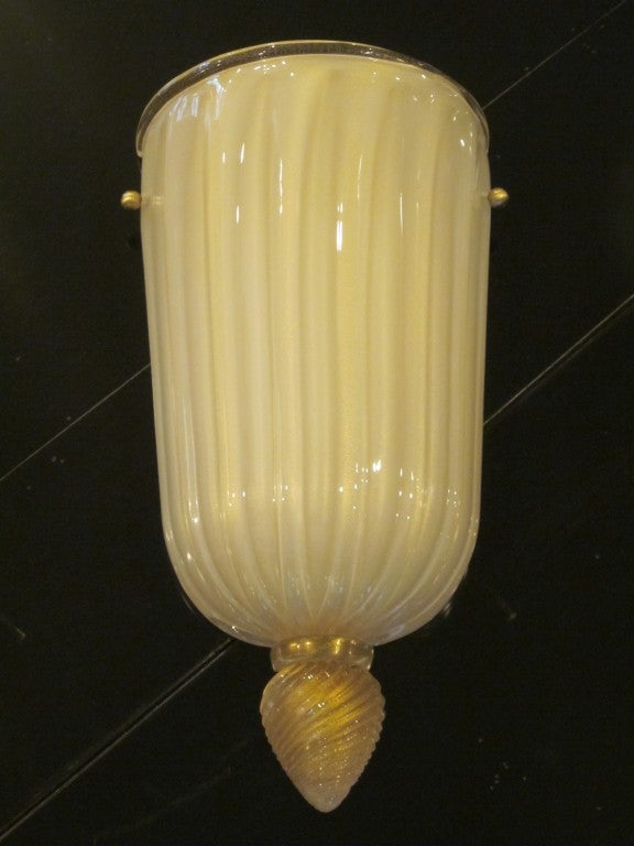 Pair of elegant, refined Italian Mid-Century handblown Venetian glass wall lights of the highest quality design and manufacture attributed to Barovier e Toso and in the modern neoclassical style.

The glass is very subtle and delicate in its