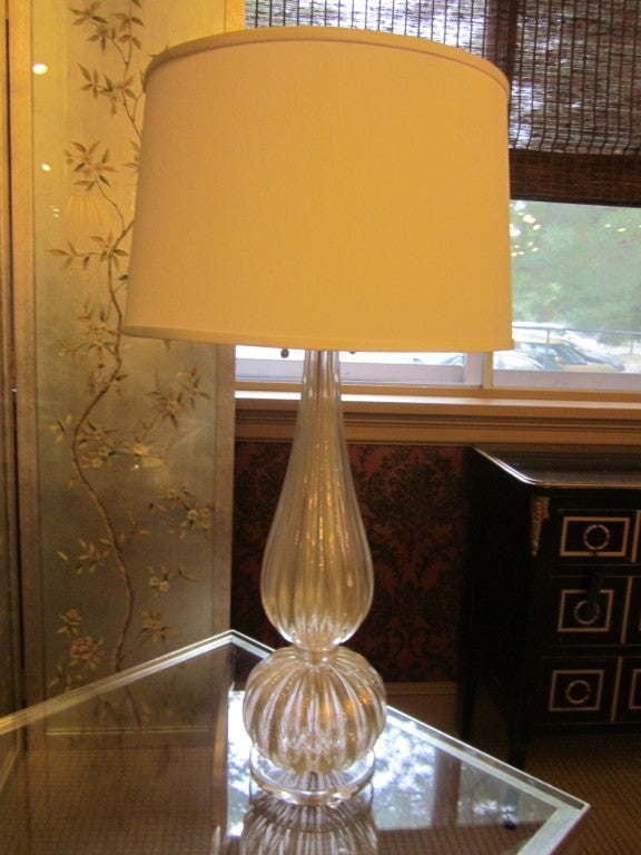 Pair of Elegant, Large, Italian Mid-Century Style Hand Blown Clear and Gold Murano / Venetian Glass Table Lamps in the Modern Neoclassical Style. The pieces are in the spirit of the venerable Barovier e Toso and have an exquisite, sensuous form that