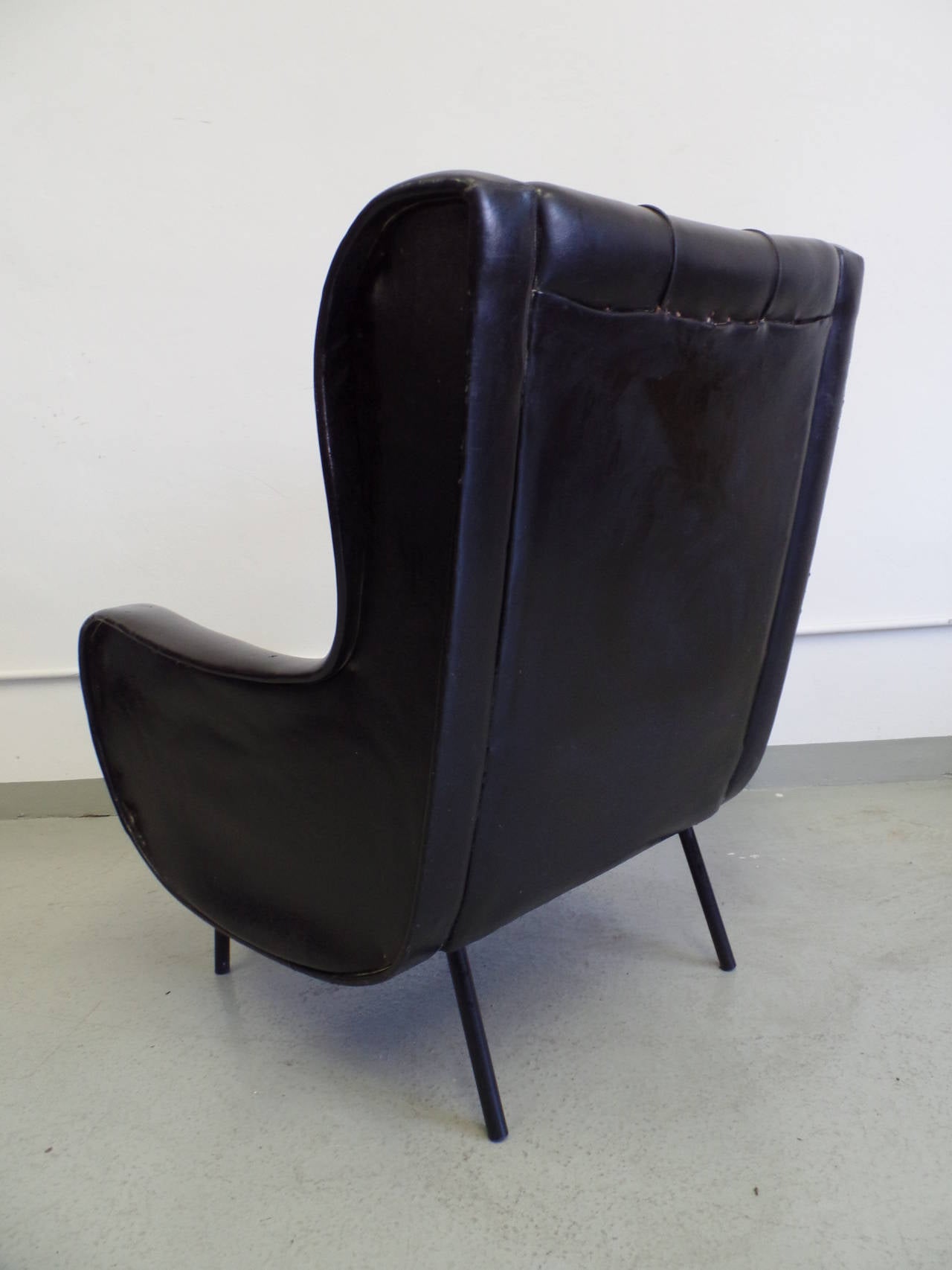 Pair of Italian Lounge Chairs in the Style of Marco Zanuso Senior Chairs In Good Condition In New York, NY