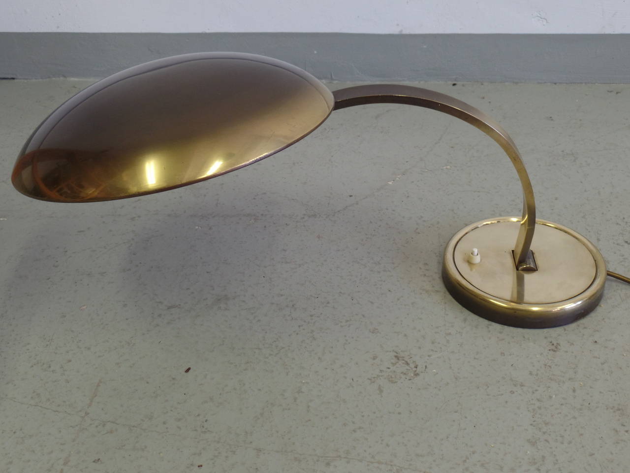 German Mid-Century Modern Solid Brass Articulating 'Bauhaus' Desk Lamp  In Good Condition For Sale In New York, NY