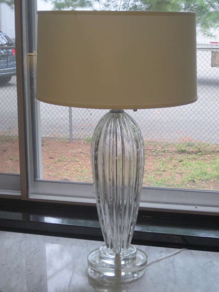 Two elegant, sober pairs of contemporary Italian Mid-Century Modern style clear Murano glass table lamps attributed to Barovier e Toso.

Priced and sold as a pair.