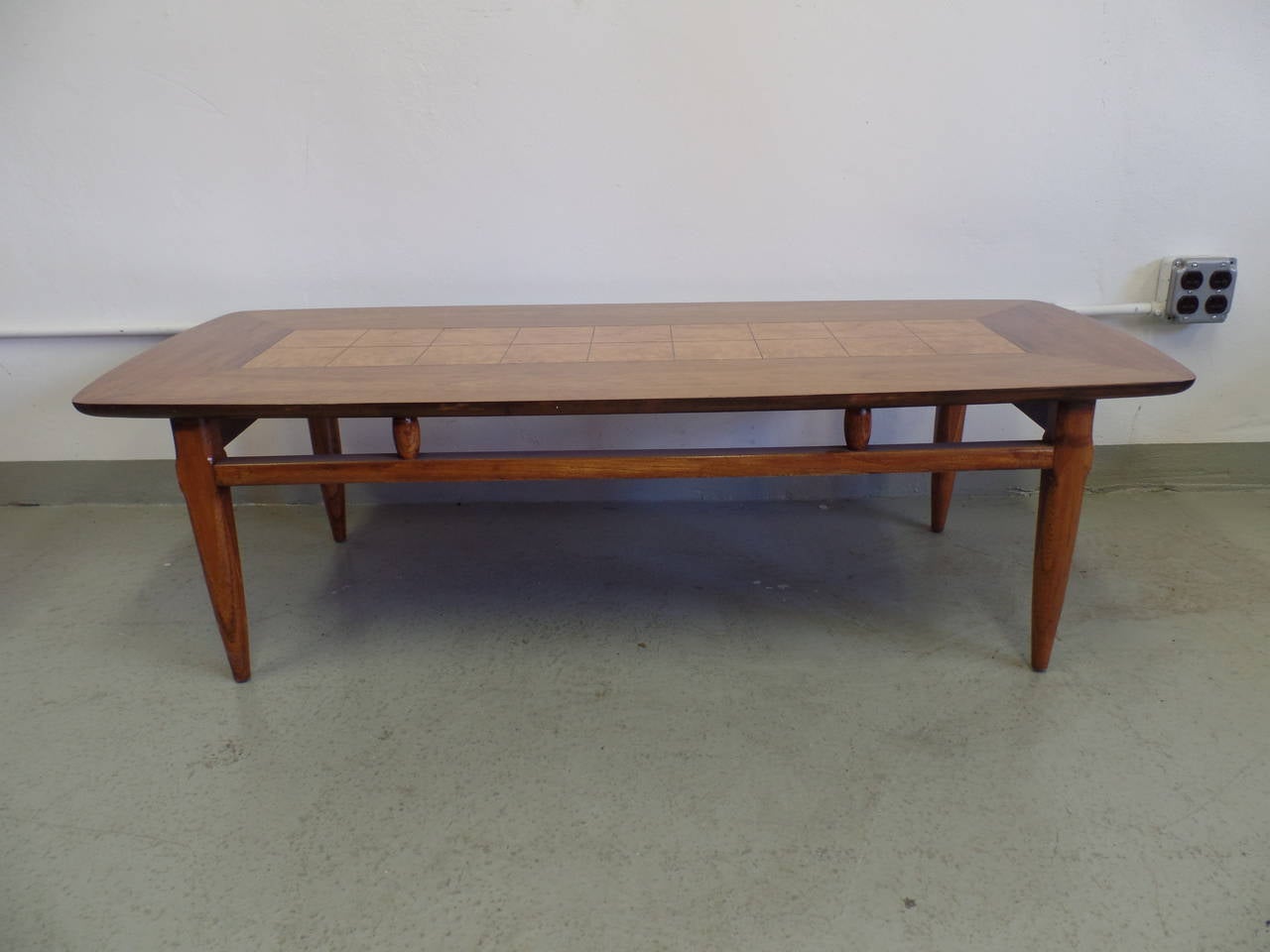 Mid-Century Modern Cantilevered and Inlaid Italian Cocktail Table For Sale