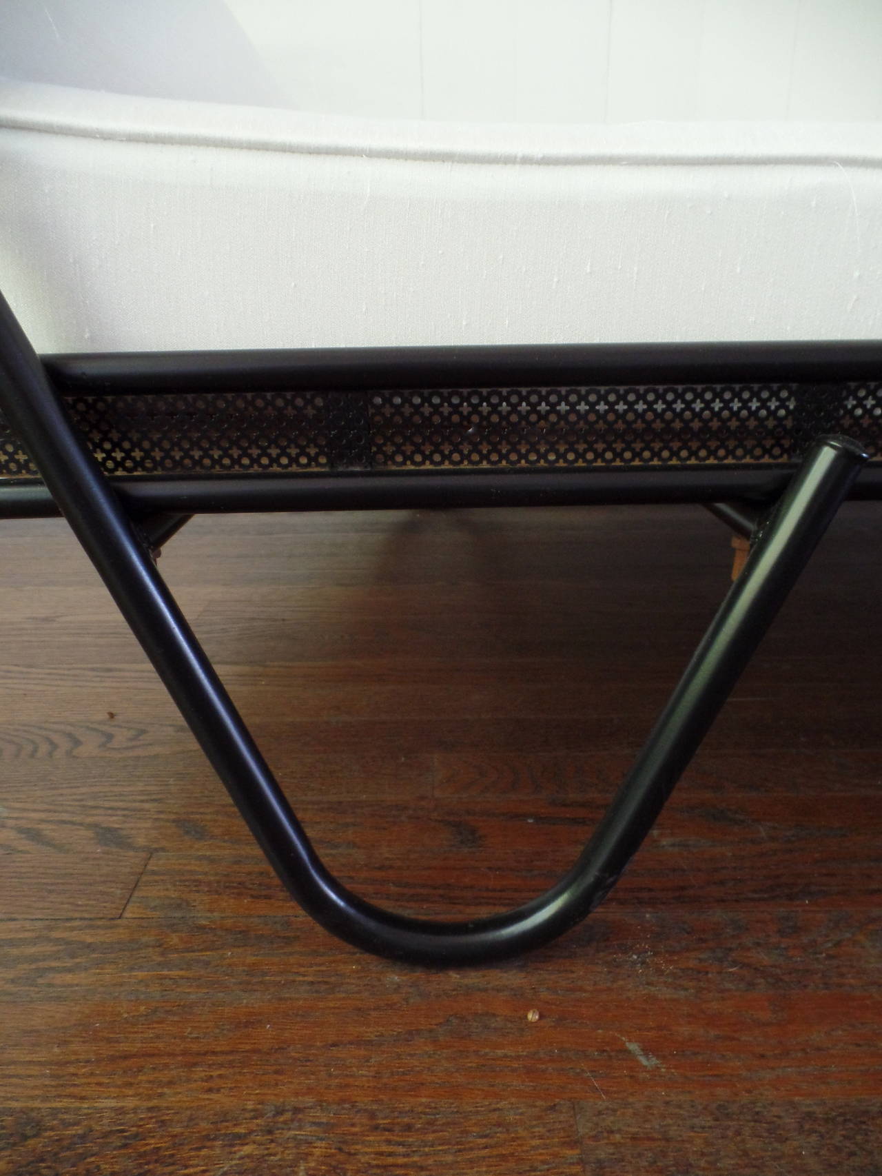 Mid-20th Century French Mid-Century Modern 'Kyoto' Enameled Iron Daybed / Bed by Mathieu Matégot
