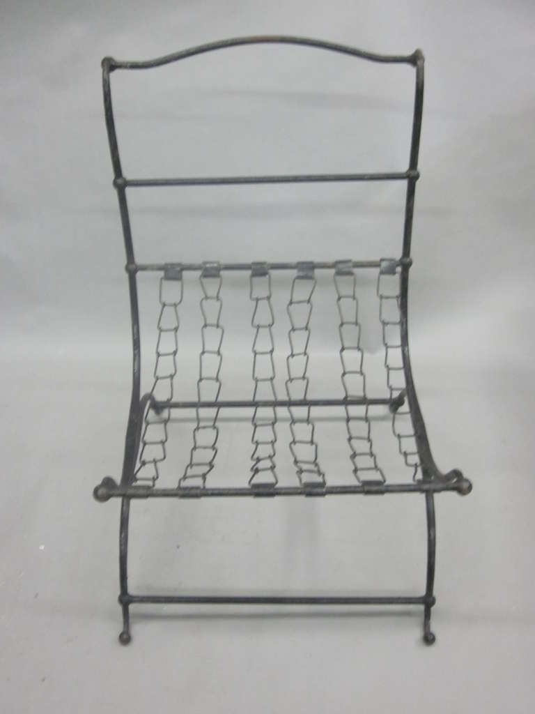 Français Rare paire de chaises longues françaises en fer martelé et chaîne par Jean-Charles Moreux en vente
