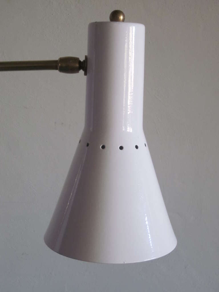 Italian Mid-Century Modern Cantilevered Floor Lamp by Giuseppe Ostuni, 1950 For Sale 3