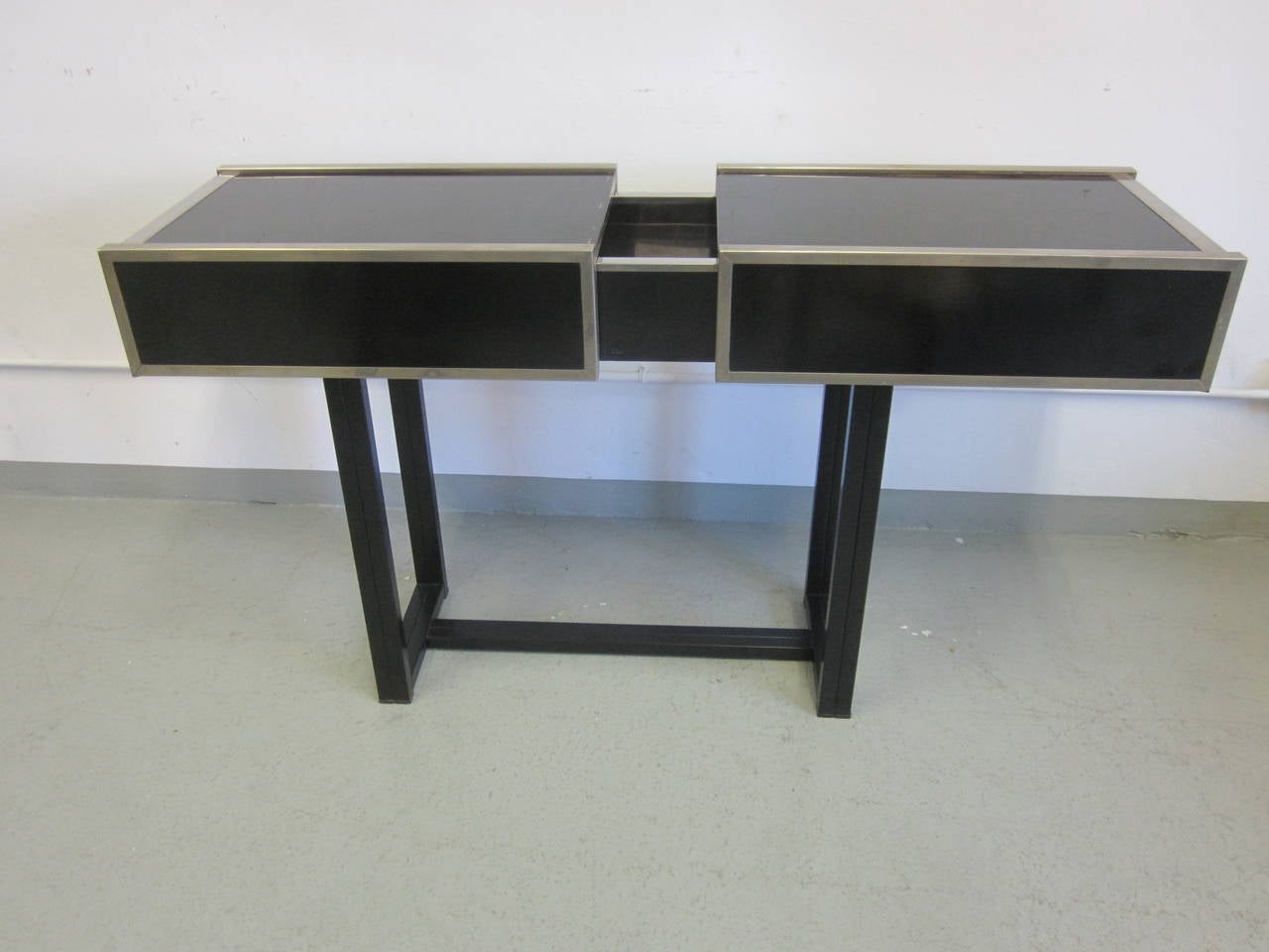 Italian Mid-Century Modern Expandable Console / Bar Attributed to Willy Rizzo 1