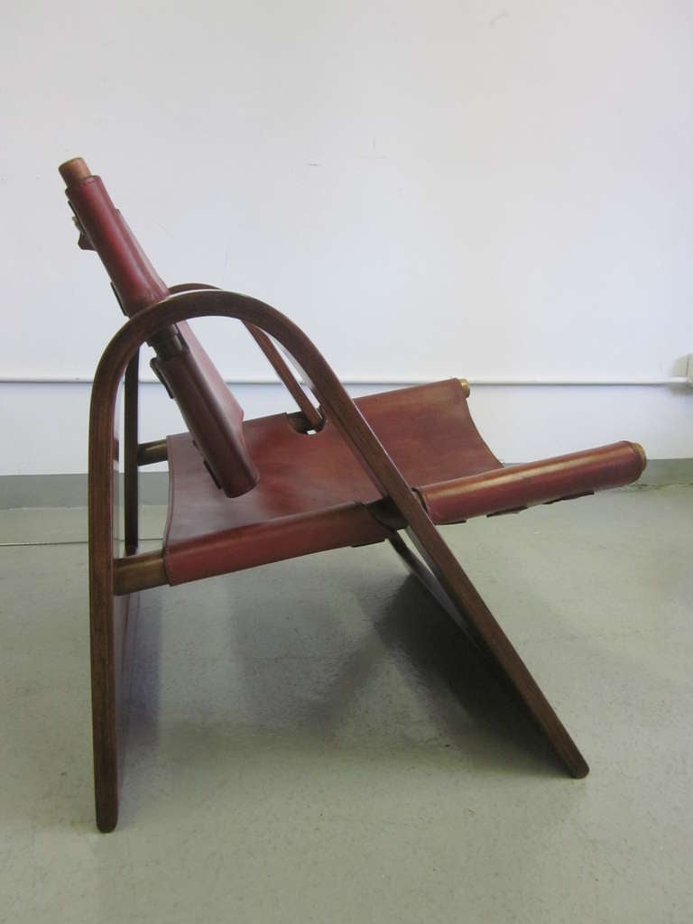 Chaise danoise moderne du milieu du siècle dernier à sangle en cuir attribuée à Borge Mogensen en vente 3