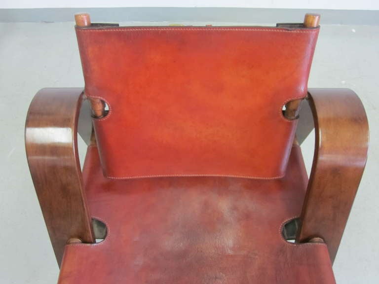Chaise danoise moderne du milieu du siècle dernier à sangle en cuir attribuée à Borge Mogensen en vente 4