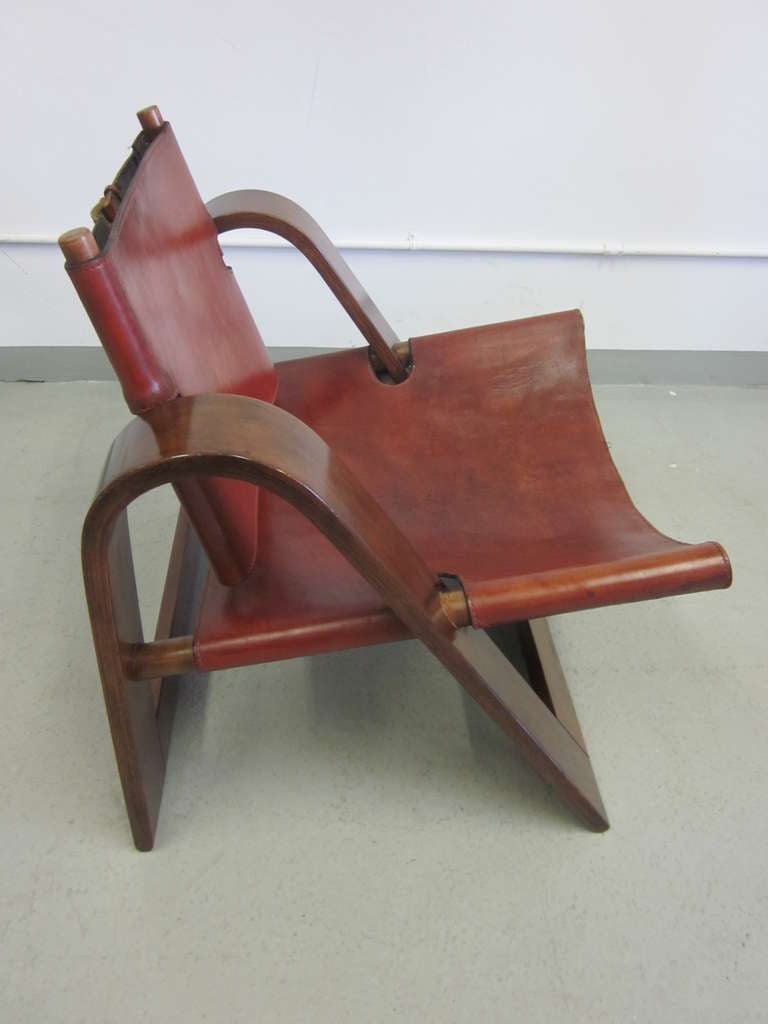 Chaise danoise moderne du milieu du siècle dernier à sangle en cuir attribuée à Borge Mogensen en vente 2