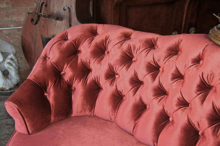 19. Jahrhundert Tuft-Sofa mit Blattgold/Eisen-Pflanzgefäß im Zustand „Hervorragend“ im Angebot in Los Angeles, CA