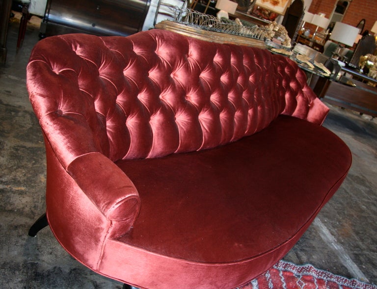 19. Jahrhundert Tuft-Sofa mit Blattgold/Eisen-Pflanzgefäß (Italienisch) im Angebot