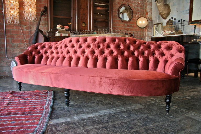 You can literally smell the roses on this sublime sofa. Deep enough to sit and swill.