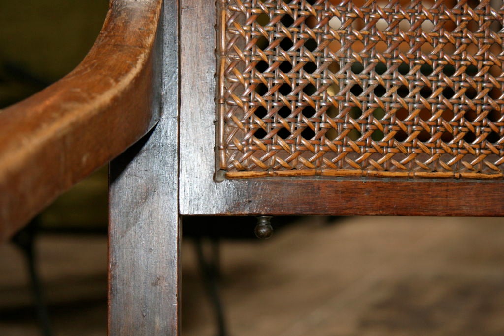 XIXe siècle Paire de chaises de barbier anciennes en noyer en vente