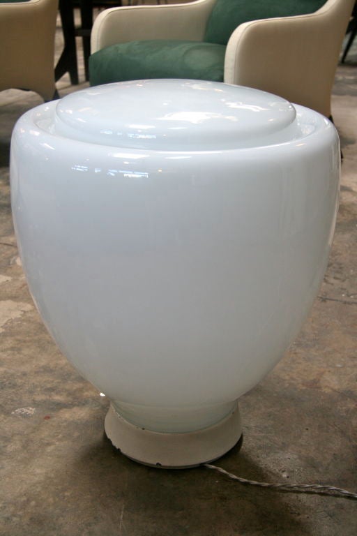 Claudio Salocchi Milk Glass Table Lamp In Excellent Condition For Sale In Los Angeles, CA