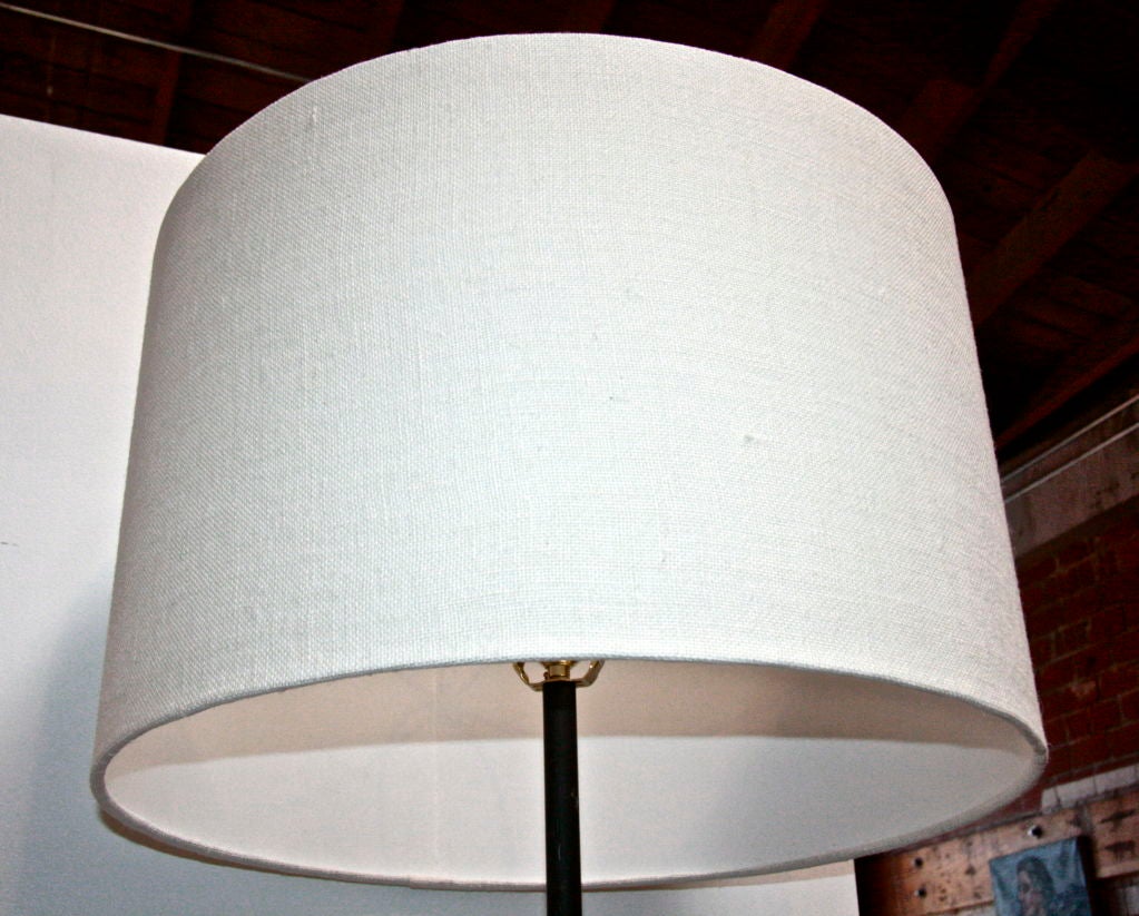 Lampada da terra in ferro francese in vendita 1