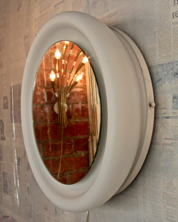 Bello, bello, bello. You too will look favoloso inside this chic glass mirror and frame.