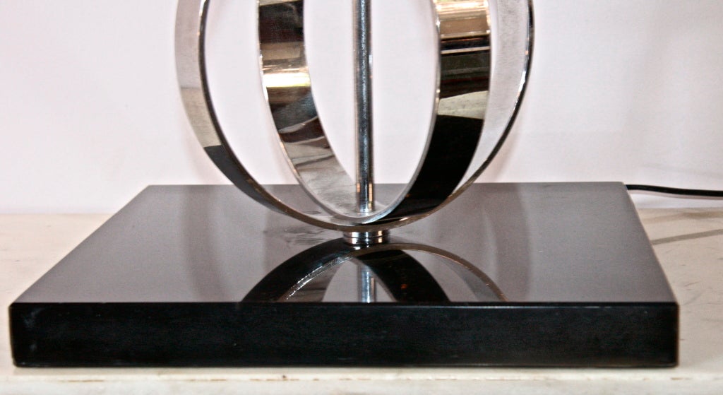 Italian 70's Steel Circular Ring Table Lamp In Excellent Condition For Sale In Los Angeles, CA