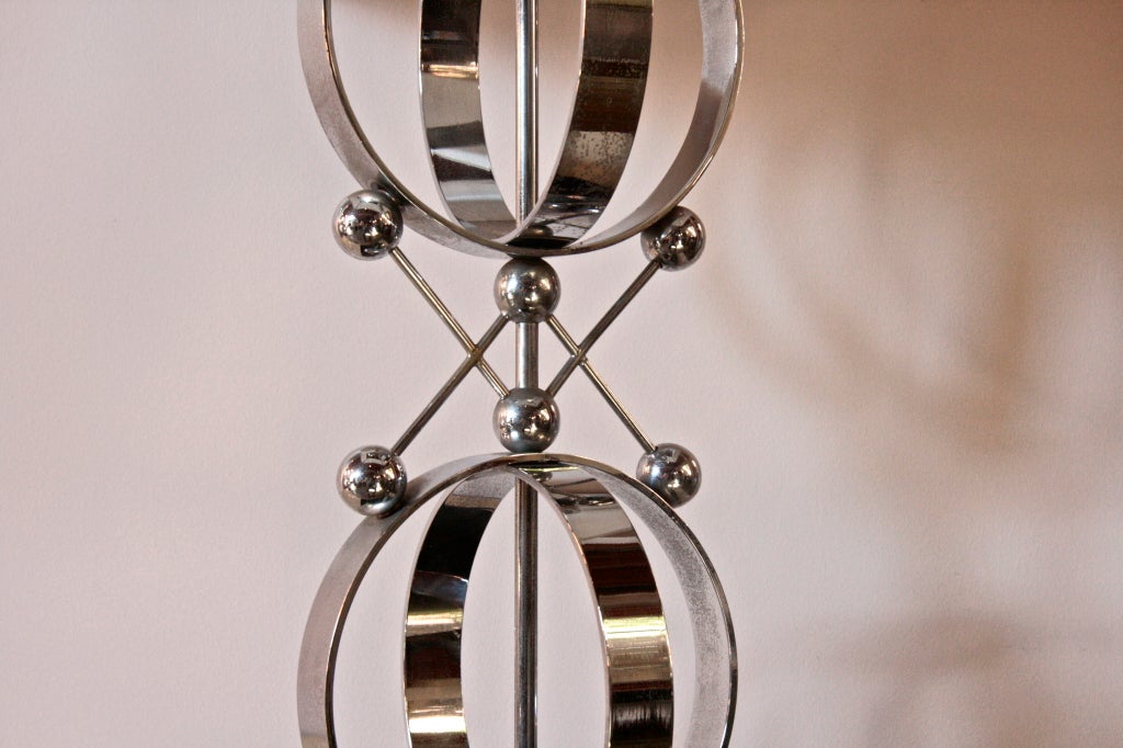 Late 20th Century Italian 70's Steel Circular Ring Table Lamp For Sale