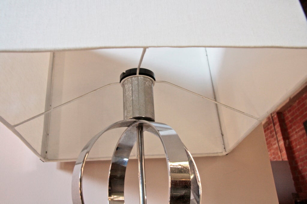 Italian 70's Steel Circular Ring Table Lamp For Sale 1