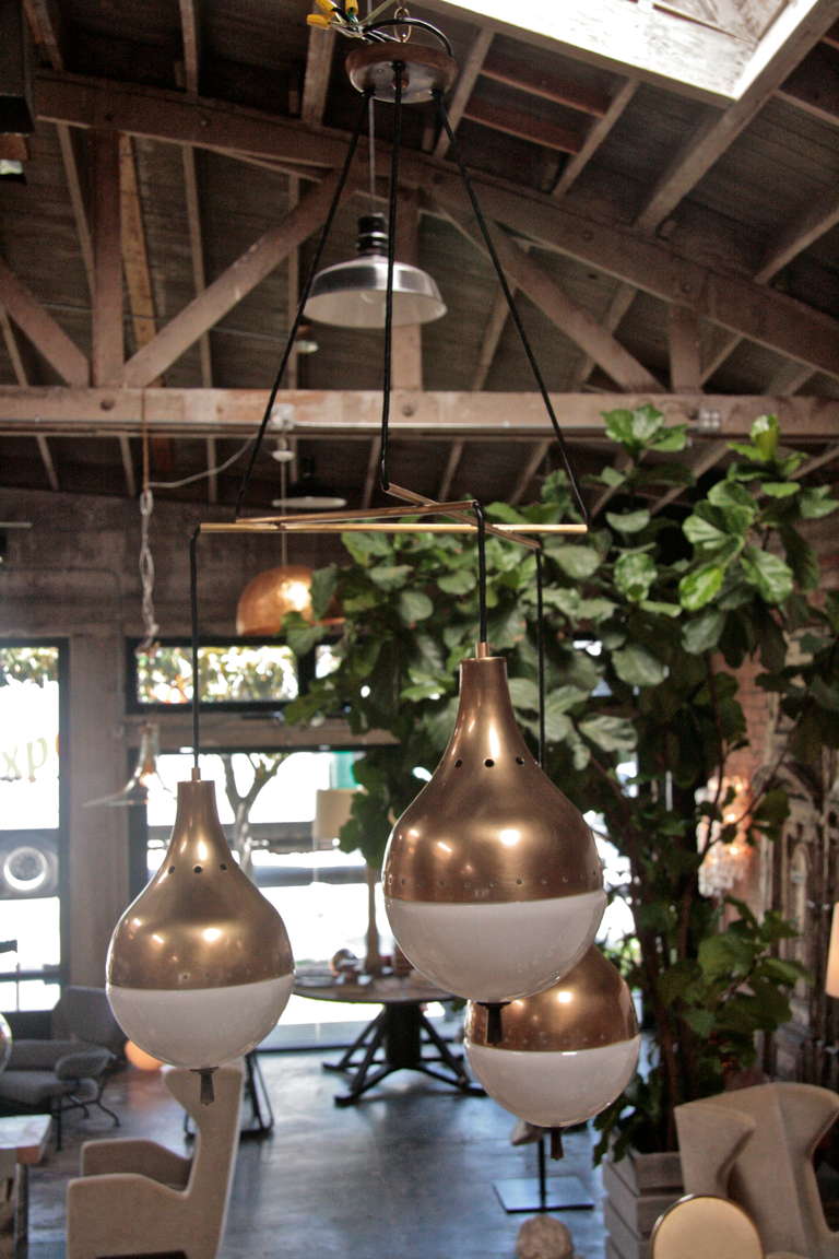 Lampadario a sospensione italiano In condizioni ottime in vendita a Los Angeles, CA
