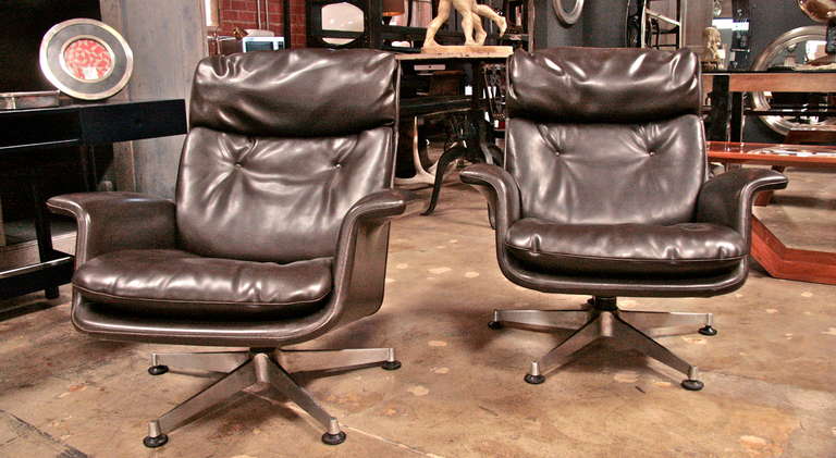 Italian 1970 Swivel Armchairs by Anonima Castelli In Excellent Condition In Los Angeles, CA