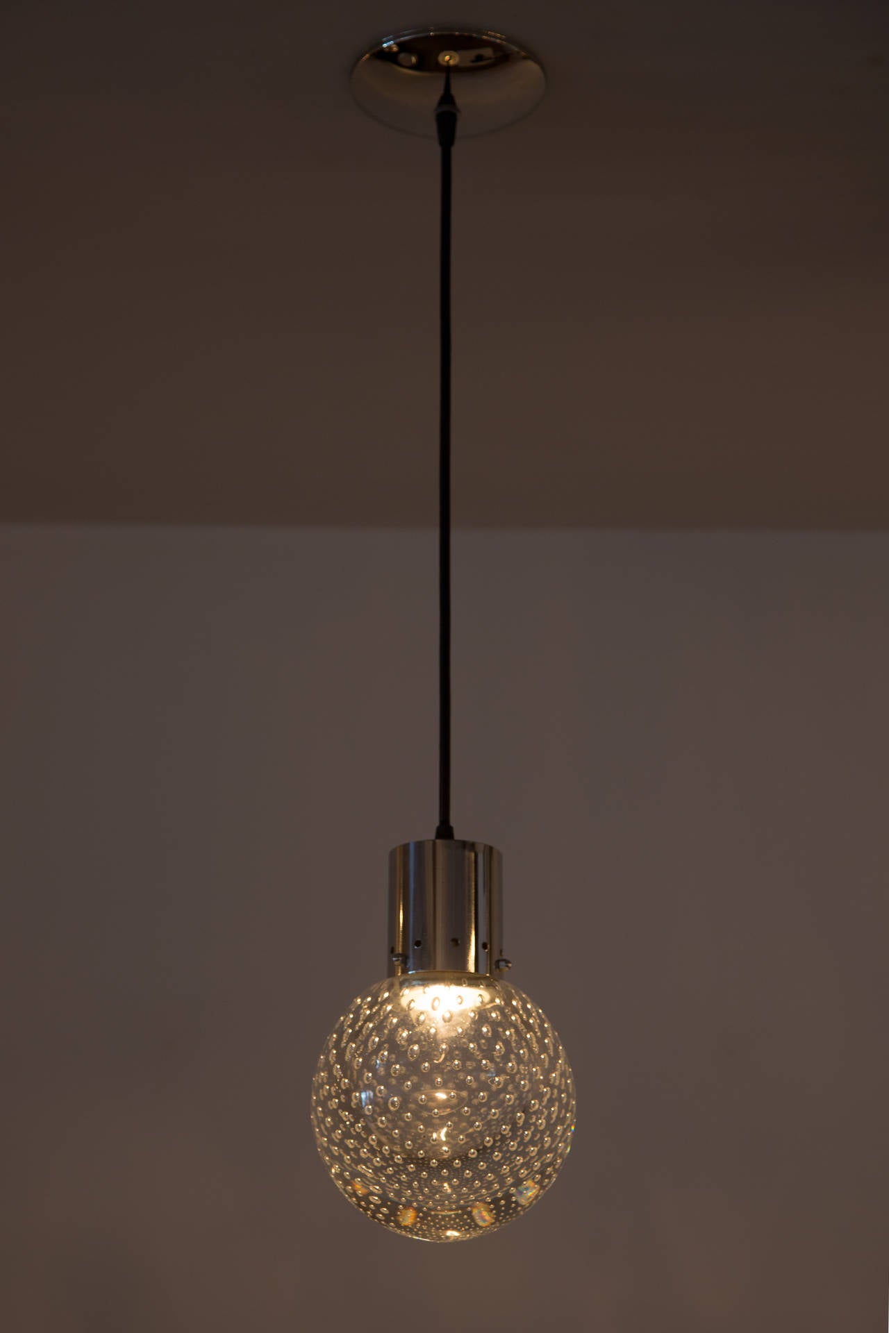 Controlled bubble glass ceiling lamp or pendant.
Chrome-plated brass canopy and casing.
