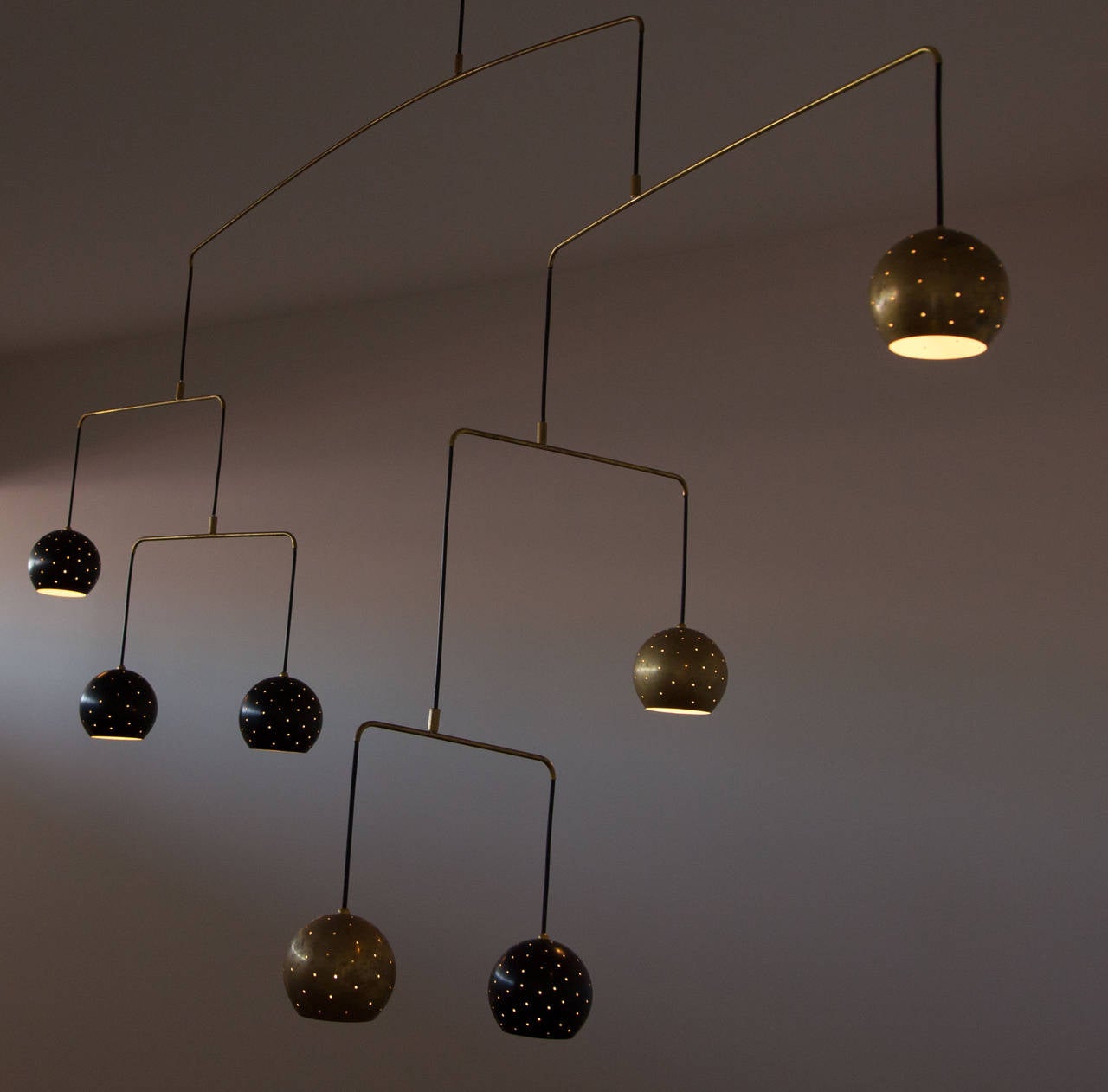 Large Italian Mobile Chandelier In Excellent Condition In Los Angeles, CA