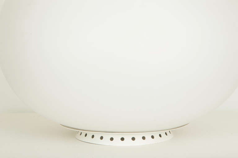 Milieu du XXe siècle Lampe vase en verre satiné de Fontana Arte en vente
