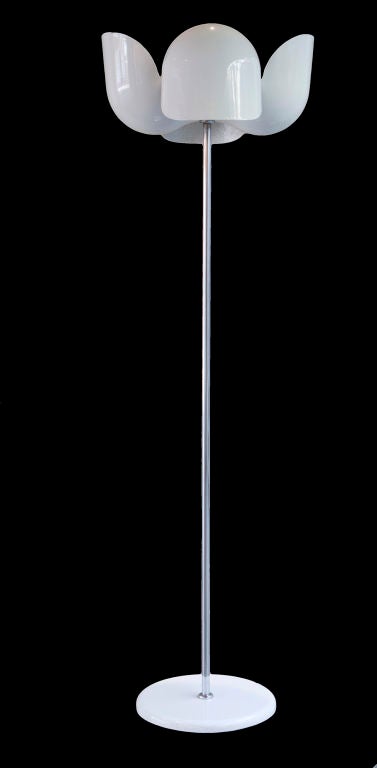 Floor lamp by Valenti. Designed and manufactured in Italy, circa 1970s. Enameled metal, chrome. Wired for U.S. sockets. Retains original label and cord. Takes one E27 100w maximum bub. Bulb provided as a one time courtesy.