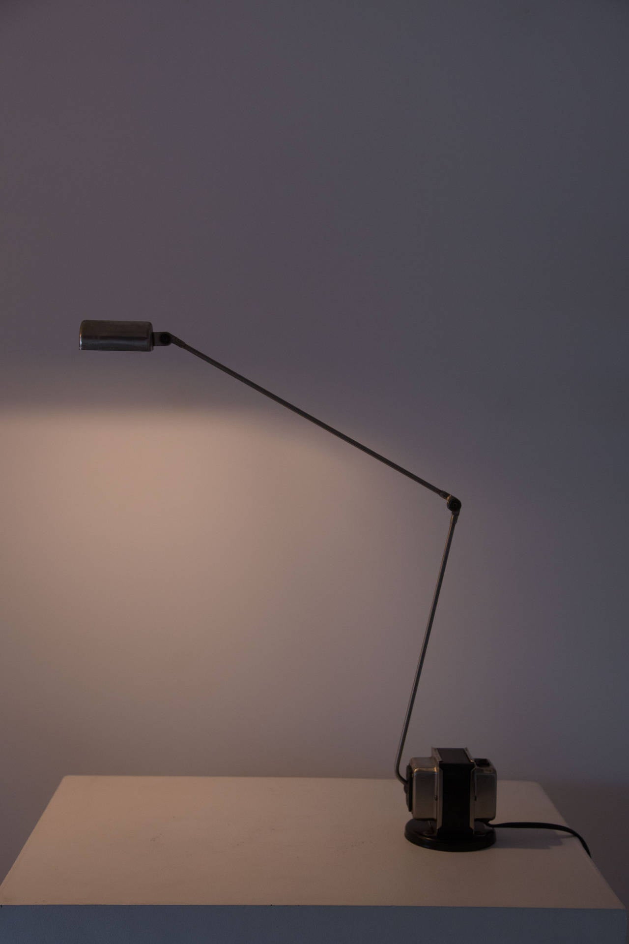 Nickel metal frame, articulated arm and pivoting diffuser by Tommaso Cimini for Lumina.