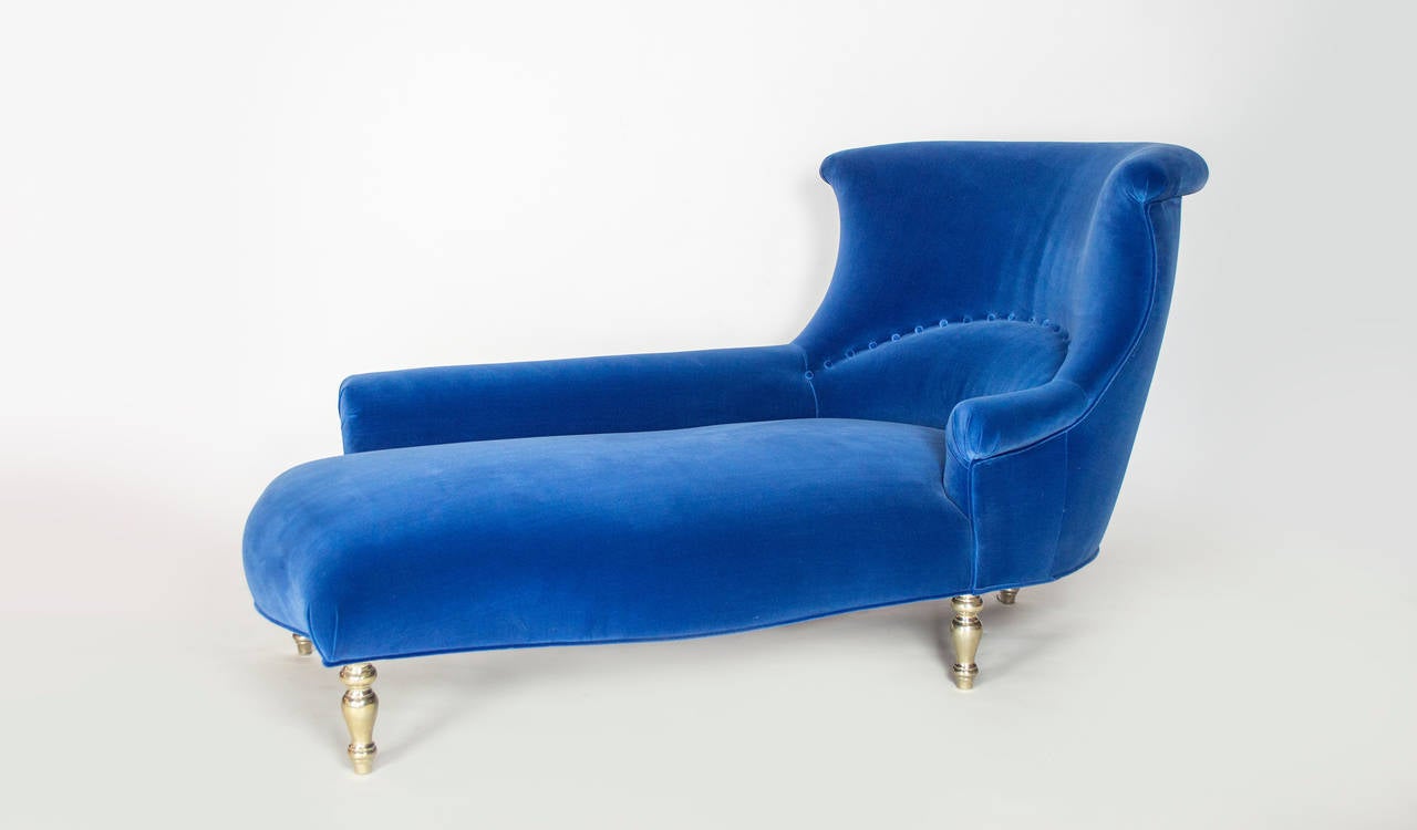 This version of our classic Garonne chaise lounge has 5 white bronze legs and blue velvet upholstery. From every angle, you see its distinctive elegant curved lines. The bronze legs create a bold statement.This piece is perfect for cuddling up with