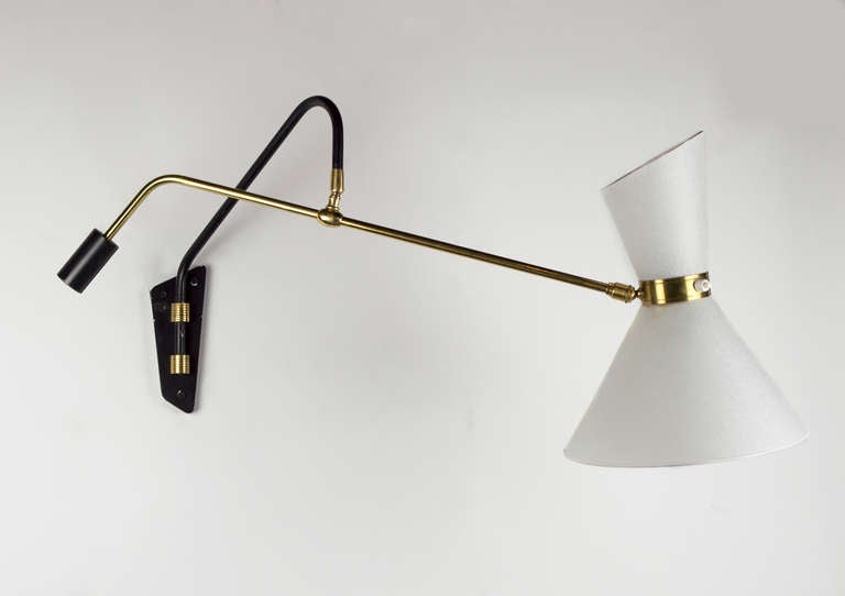 This single wall scones has graceful curved lines. The arms pivot from the wall
support and the center axis and the head has a swivel which allows you to
direct the light to accent artwork or provide a great source of reading light.
The brass body