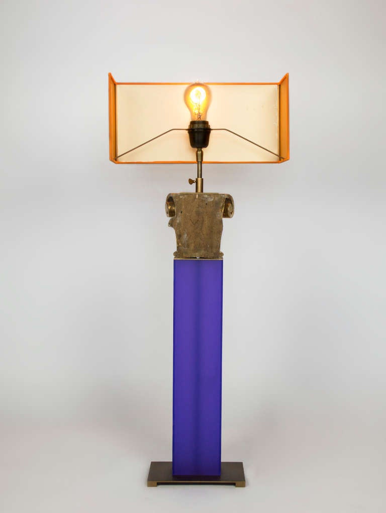 20ième siècle Lampe de table à chapiteau en bois sculpté du XIXe siècle en vente