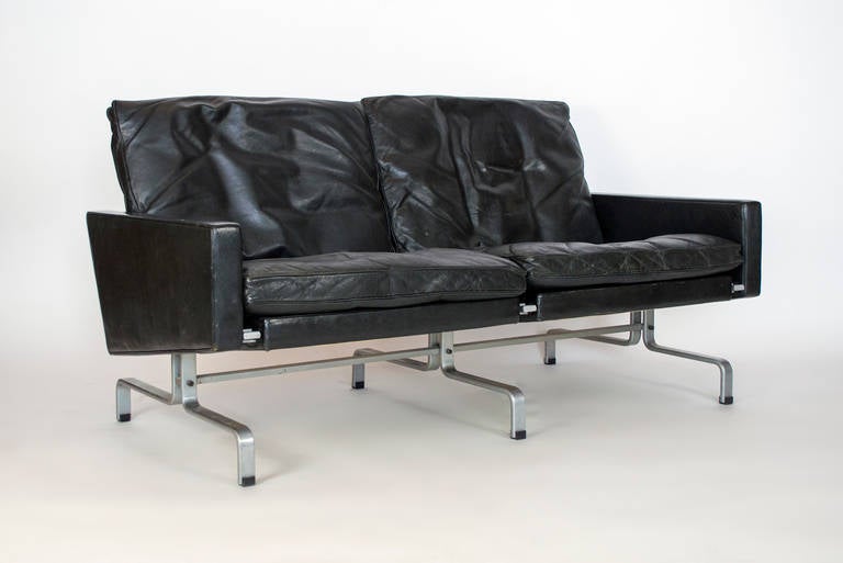 PK31/2 Designed by Poul Kjærholm, a Danish designer. Original leather upholstery.