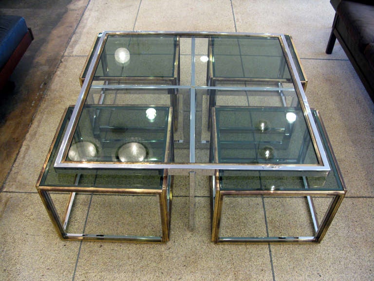Table en verre de la Maison Charles avec quatre tables d'appoint Excellent état à Los Angeles, CA