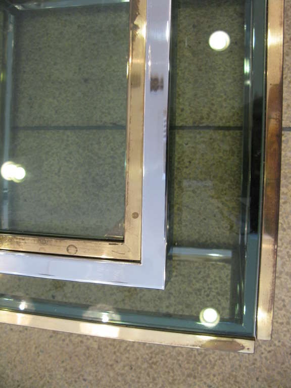 Table en verre de la Maison Charles avec quatre tables d'appoint 4