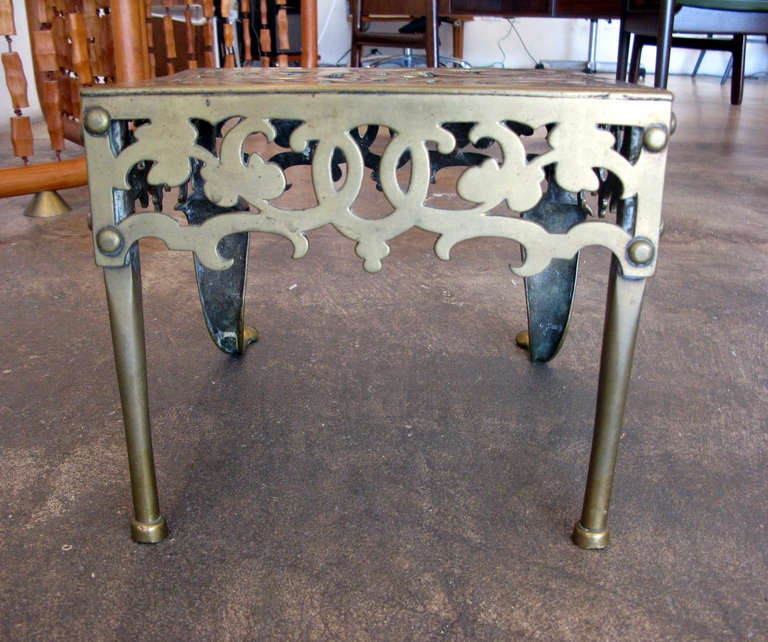 Solid Brass Footman Stool / Kettle Stand In Excellent Condition In Los Angeles, CA