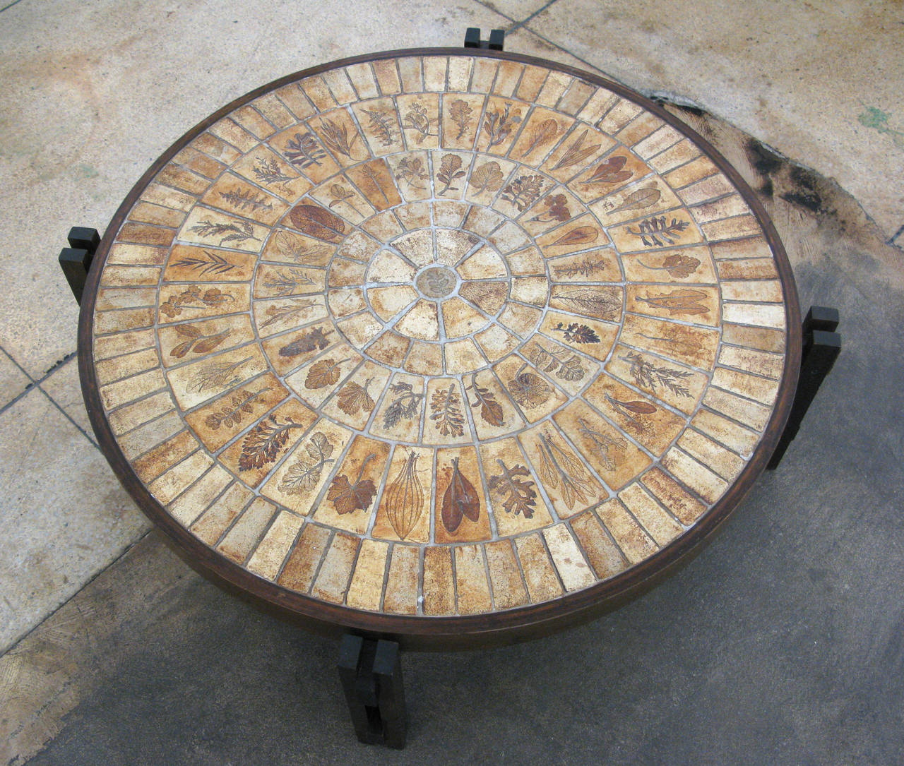 Original round ceramic coffee table from the 