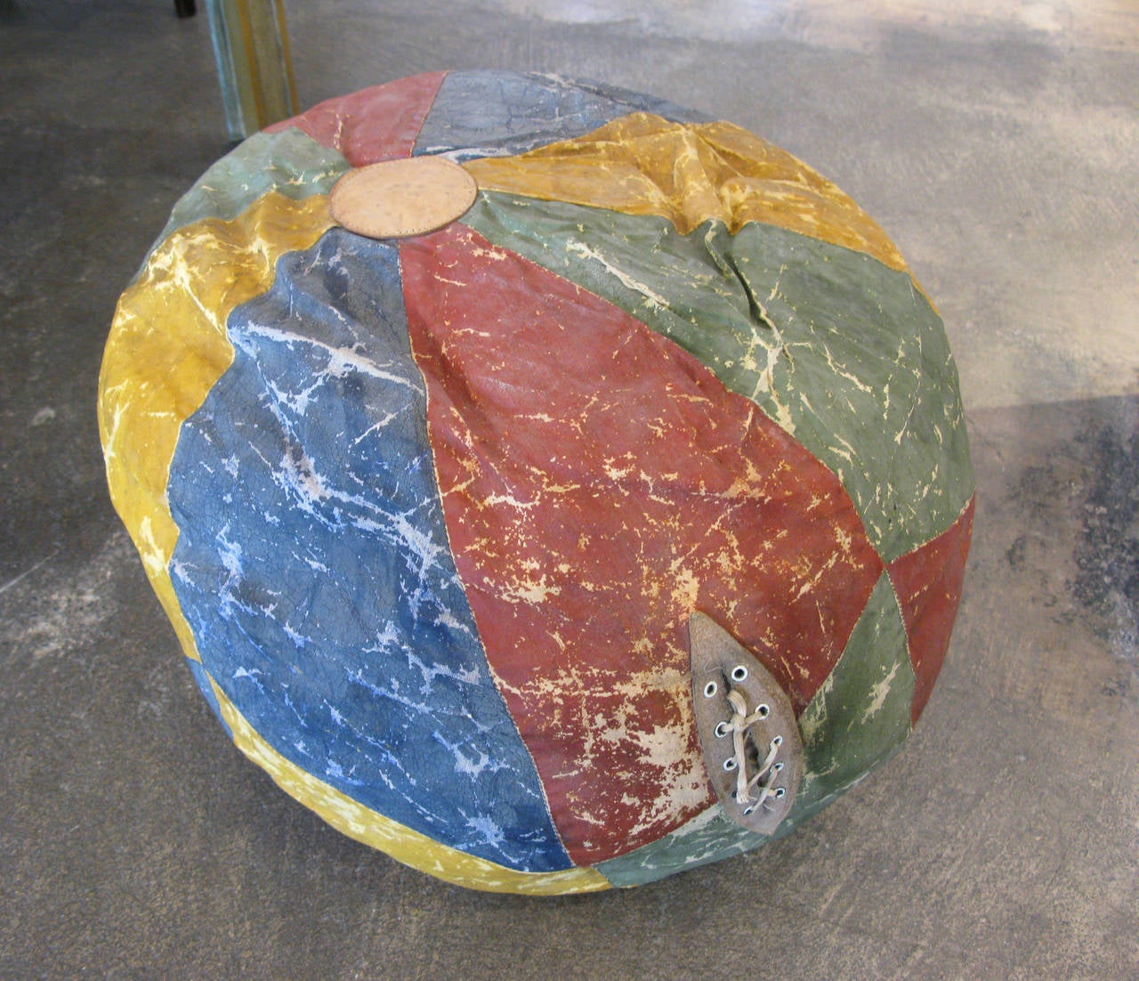 Vintage Beach Ball In Distressed Condition In Los Angeles, CA