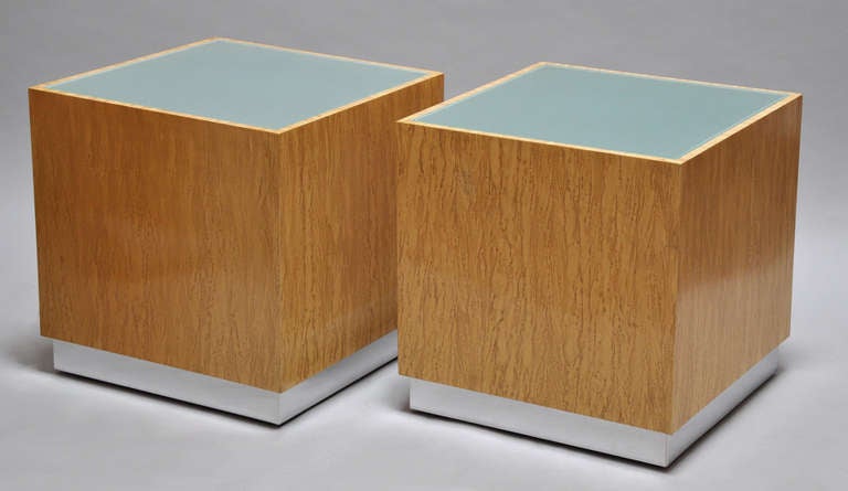 Mid-Century Modern 1970s - Milo Baughman (1923-2003) Pair of Illuminated Tables/Nightstands