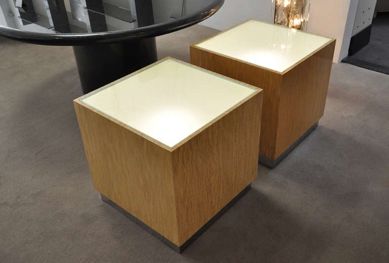 1970s - Milo Baughman (1923-2003) Pair of Illuminated Tables/Nightstands In Excellent Condition In Los Angeles, CA