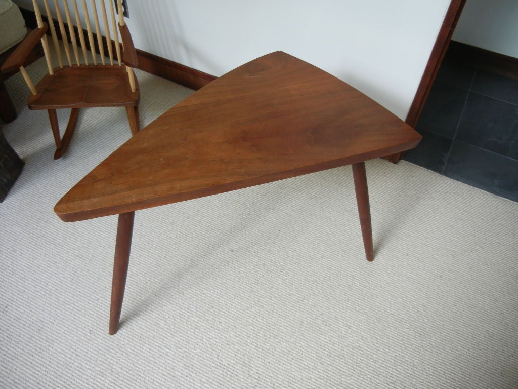 George Nakashima Triangular Cherry Occasional Table In Good Condition For Sale In Los Angeles, CA