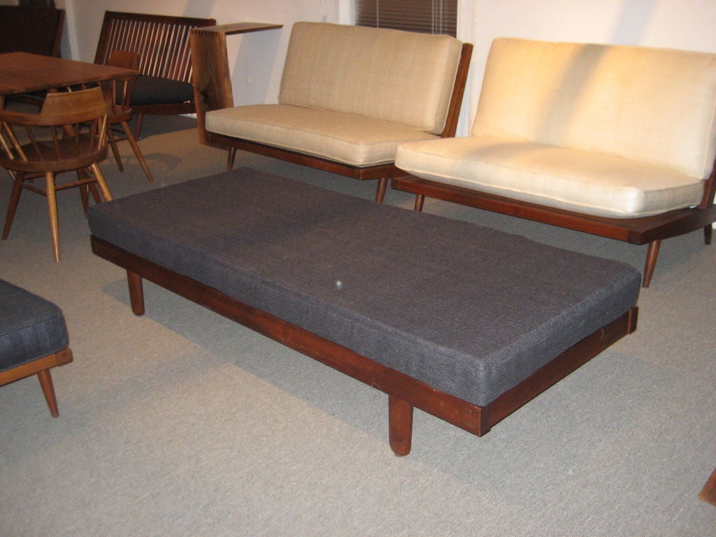 George Nakashima Daybed with Charcoal Silk Cushion In Excellent Condition In Los Angeles, CA