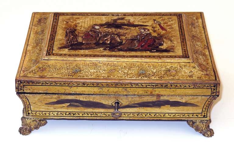 Elegant English Regency Yellow-Lacquered Chinoiserie Jewelry Box In Good Condition For Sale In San Francisco, CA