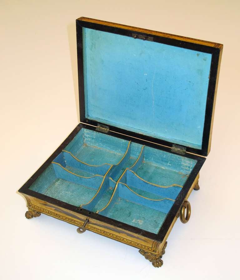 Elegant English Regency Yellow-Lacquered Chinoiserie Jewelry Box For Sale 2