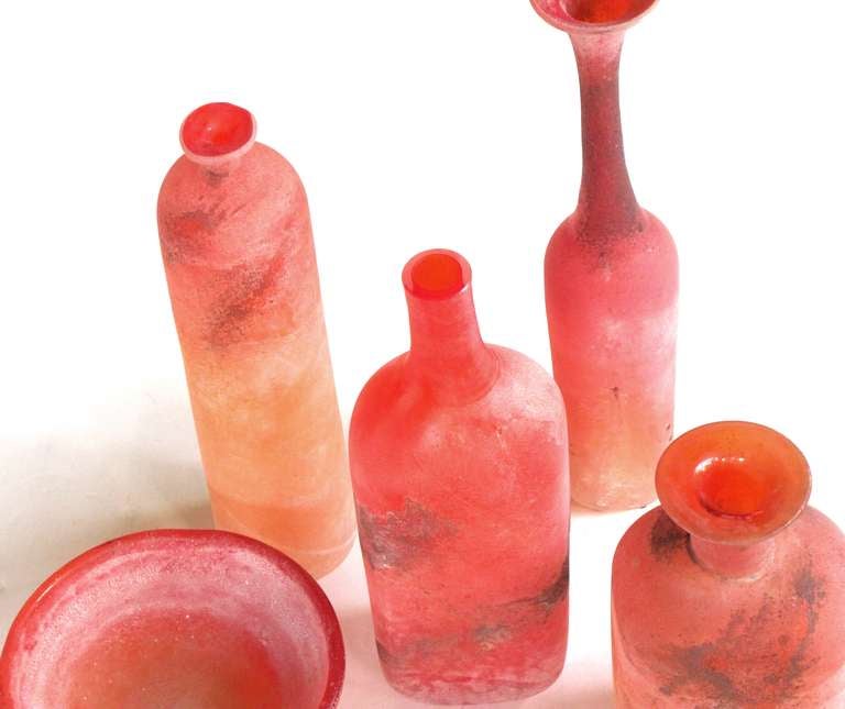 Italian A Rare Set of 5 Murano Scavo Vases & Bowl in Lava Red Glass; Signed 'Gino Cenedese, Murano 1984'