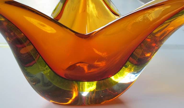 Mid-20th Century A Good Quality Murano Mid-Century Gold Art Glass 3-Point Bowl