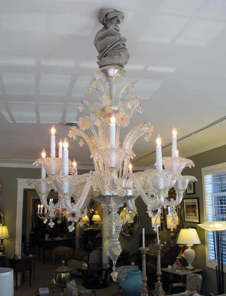 Italian A Shimmering and Large-Scaled Murano Mid-Century Clear Art Glass 12-Light Chandelier with Gold Inclusions